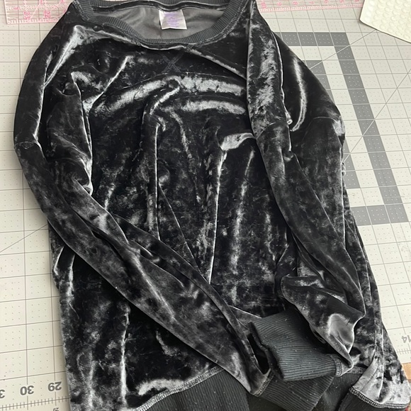 Black shirt - Picture 1 of 1